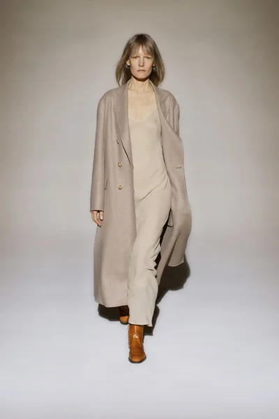 Look 4